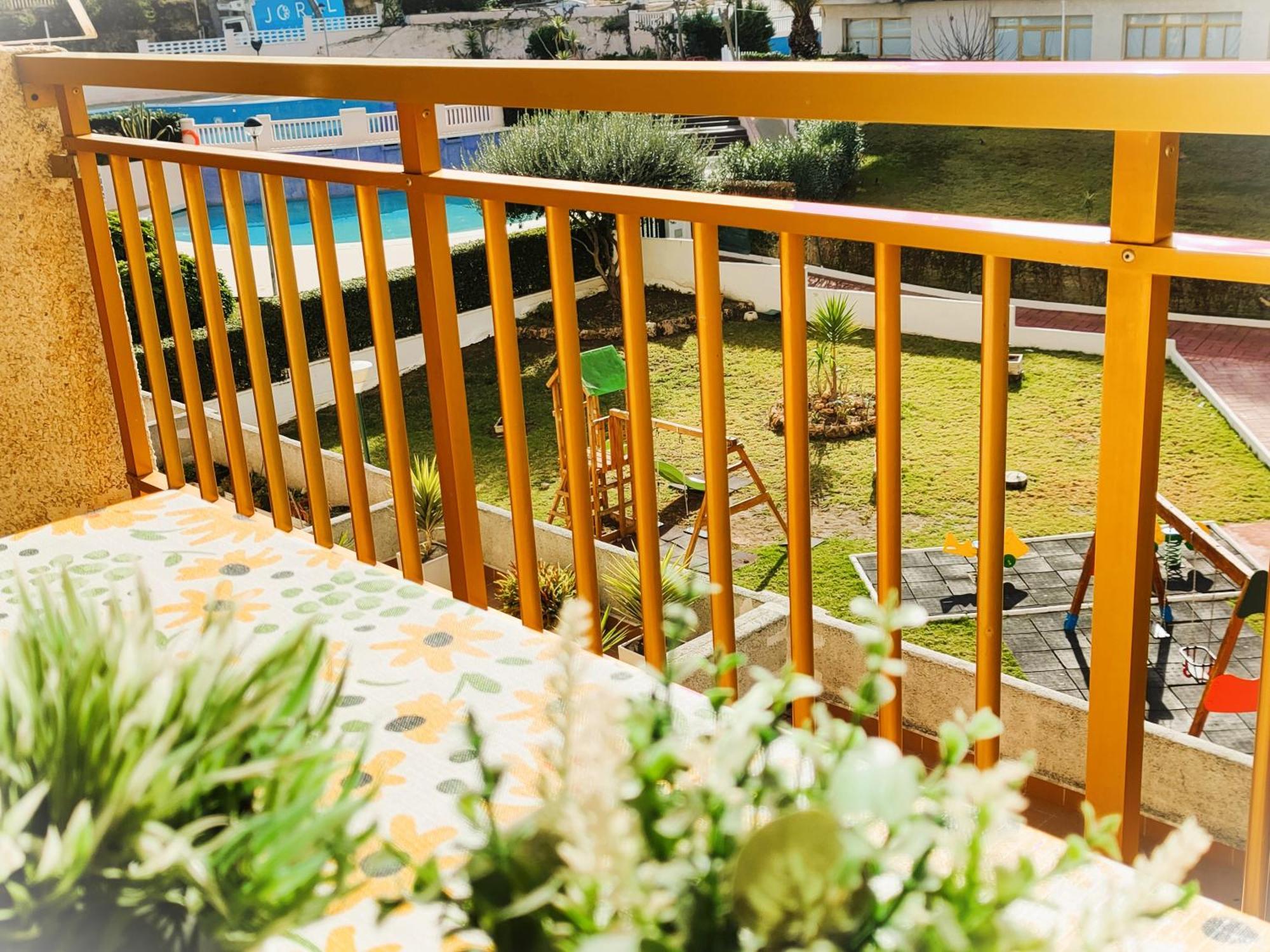 Luminoso Apartamento En Salou Con Terraza Y Parque Infantil Ideal Familias Exterior photo
